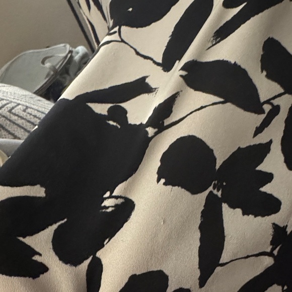 Ava & Viv Black and Cream Abstract Blouse - Picture 4 of 5